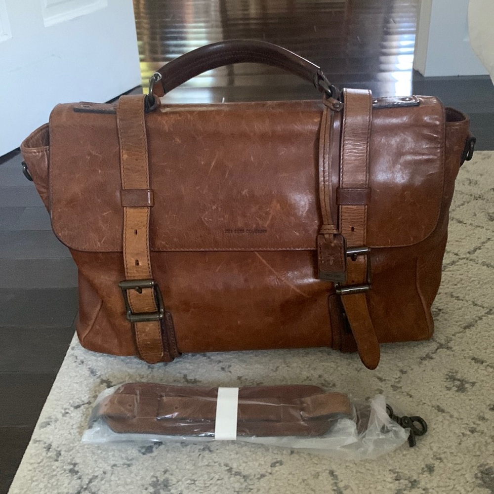 NWOT Frye Leather Messenger Bag